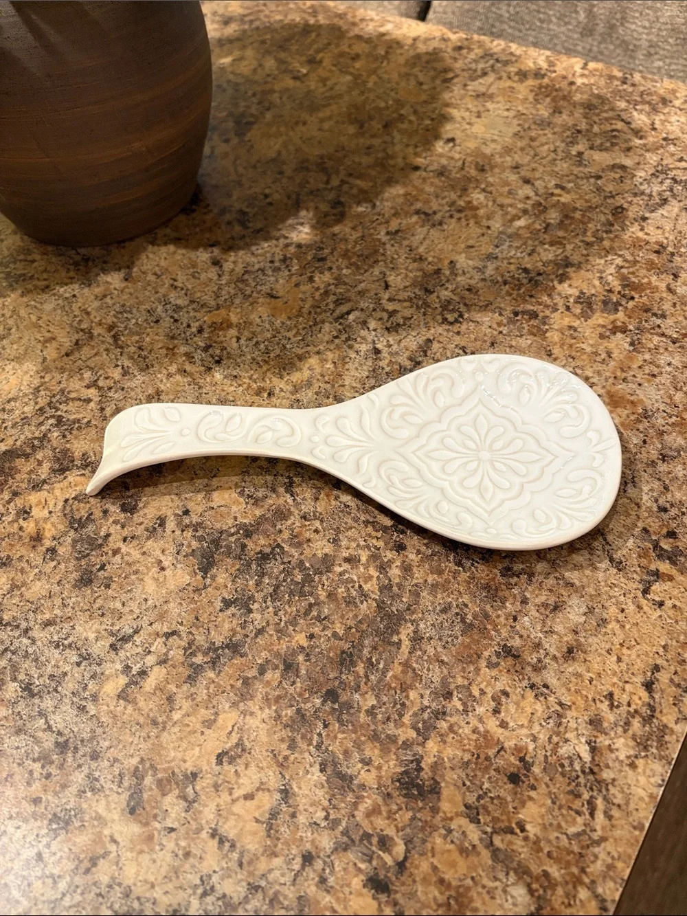 Decorative Cream Ceramic Spoon Rest - Elegant Embossed Design